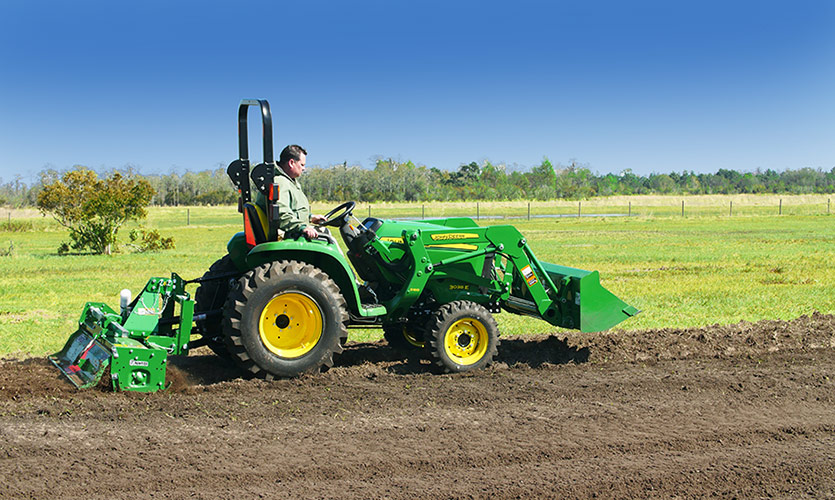Aplikasi rotary tiller dengan traktor