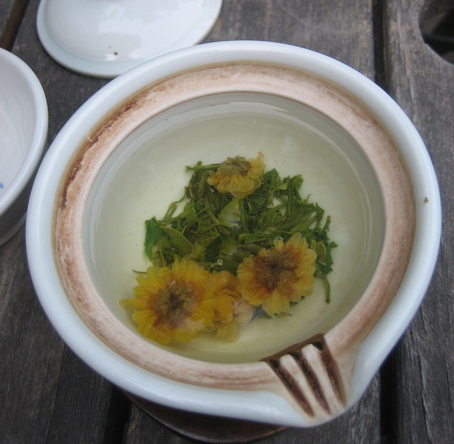 teh-bunga-krisantemum teh-bunga-krisantemum